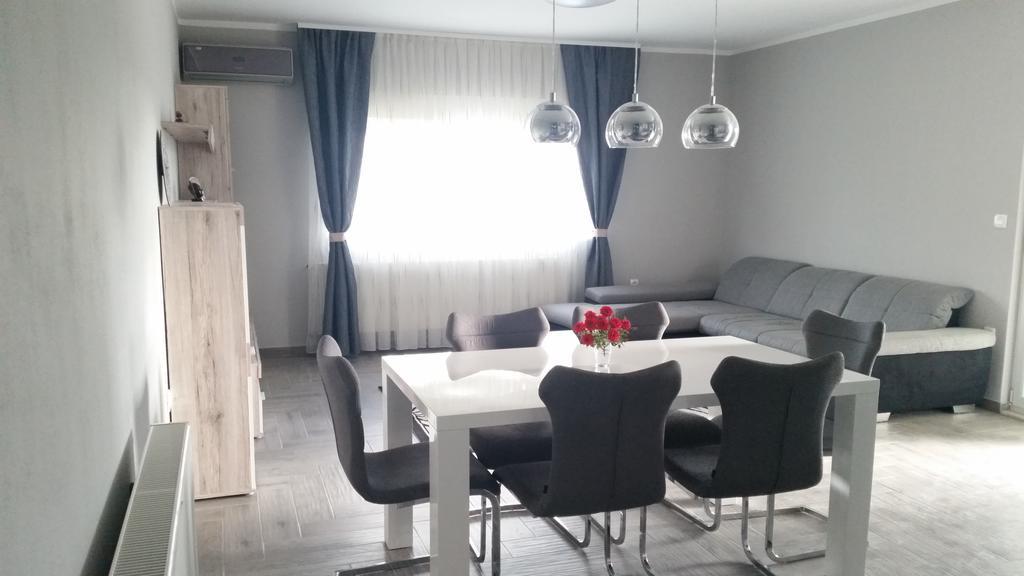 Apartment House Kastela With Heated Pool & Jacuzzi Exterior photo